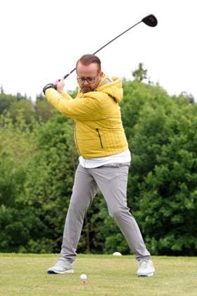 Europa-Park Eagles Charity Golfcup 2025 Ross Antony beim Golf spielen. Europa-Park Eagles Charity Golfcup 2025 am 05.05.2025 auf dem 18-Loch-Platz des Europa-Park Golfclubs Breisgau e.V.. Baden-Württemberg, Deutschland.