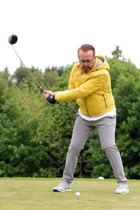 Europa-Park Eagles Charity Golfcup 2025 Ross Antony beim Golf spielen. Europa-Park Eagles Charity Golfcup 2025 am 05.05.2025 auf dem 18-Loch-Platz des Europa-Park Golfclubs Breisgau e.V.. Baden-Württemberg, Deutschland.