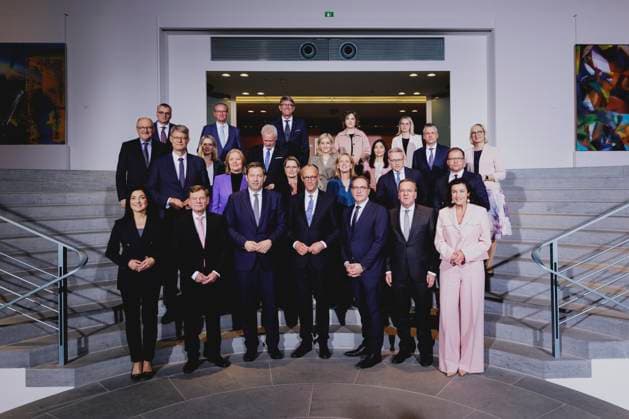 News Themen der Woche KW19 News Bilder des Tages Gruppenfoto des Kabinetts, aufgenommen im Rahmen der Konstituierenden Kabinettssitzung in Berlin, 06.05.2025. Berlin Deutschland *** Group photo of the cabinet, taken during the constituent cabinet meeting in Berlin, 06 05 2025 Berlin Germany Copyright: xFlorianxGaertnerx