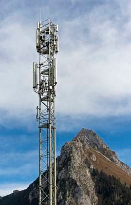 Spitze einer Mobilfunkantenne, Chablais, Frankreich Top of cell phone tower, Chablais, France *** Top of a cell phone antenna, Chablais, France Top of cell phone tower, Chablais, France