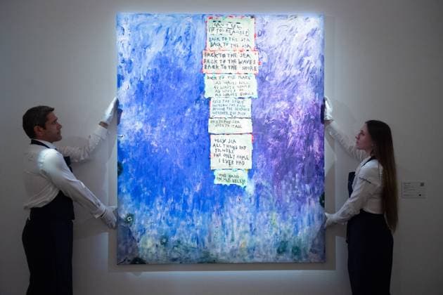 Bilder des Jahres 2025, Entertainment 05 Mai Entertainment Themen der Woche KW19 Entertainment Bilder des Tages Sotheby s Art For Your Oceans Exhibition - Sotheby s, London Art handlers hold As Waves Would (2025) by Daisy Parris at Sotheby s Art For Your Oceans Exhibition, an exhibition raising funds for WWF UK s ocean conservation efforts which runs from 07 May 2025 to 15 May 2025 - Sotheby s in London, England, UK on Wednesday 7 May, 2025., Credit:Justin Ng Avalon UK, England, London, Sotheby s  Copyright: xJustinxNgx xAvalonx 0996164740