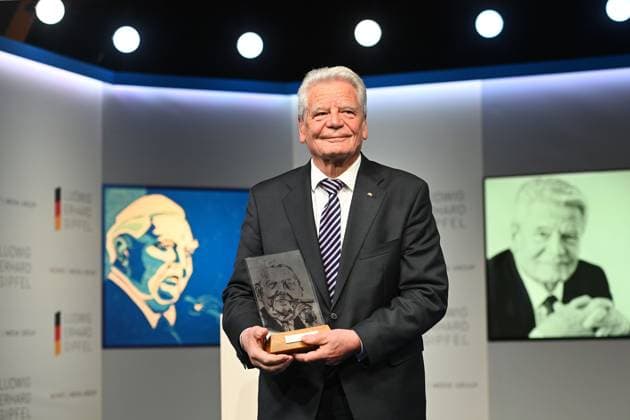 Bilder des Jahres 2025, News 05 Mai News Themen der Woche KW19 News Bilder des Tages Freiheitspreis der Medien Preistrager: Joachim Gauck, Bundesprawsident a. D. Einzelbild,angeschnittenes Einzelmotiv,Halbfigur,halbe Figur. Ludwig Erhard Gipfel 2025 auf Gut Kaltenbrunn am Tegernsee am 07.05.2025. *** Freedom Prize of the Media Prize winner Joachim Gauck, former Federal President of Germany Single image, cropped single motif, half figure, half figure Ludwig Erhard Summit 2025 at Gut Kaltenbrunn on Lake Tegernsee on 07 05 2025