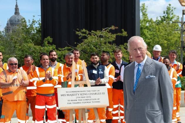 Entertainment Themen der Woche KW19 Entertainment Bilder des Tages Britain s King Charles visits the Thames Tideway Tunnel Project in London Britain s King Charles stands next to an unveiled plaque as he visits Thames Tideway Tunnel Project, commonly known as the super sewer , which protects the river from sewage pollution, at Victoria Embankment, in London, Britain, May 7, 2025., Credit:Toby Melville Avalon UNITED KINGDOM, LONDON  Copyright: xTobyxMelvillex xAvalonx 0996180439