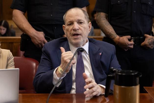 News Themen der Woche KW19 News Bilder des Tages Harvey Weinstein, former co-chairman of the Weinstein Co., sits at Manhattan criminal court in New York, on Wednesday, May 7, 2025. Weinstein faces a retrial on rape and sex assault charges after his 2020 conviction by a jury was overturned by an appeals court last year. Pool  NYX20250507201 YukixIwamura