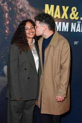 Joy Denalane und ihr Sohn Isaiah Naledi bei der Premiere der 3teiligen ARD Doku Filmreihe öMax und Joy - komm naeher (ab 8.5.205 in der ARD Mediathek) am 7.05.2025 in der Astor Filmlounge in Berlin ARD Doku Serie Max & Joy- komm naeher feiert Premiere in Berlin