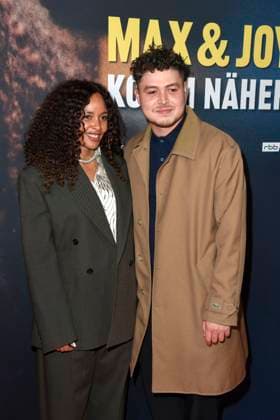 Joy Denalane und ihr Sohn Isaiah Naledi bei der Premiere der 3teiligen ARD Doku Filmreihe öMax und Joy - komm naeher (ab 8.5.205 in der ARD Mediathek) am 7.05.2025 in der Astor Filmlounge in Berlin ARD Doku Serie Max & Joy- komm naeher feiert Premiere in Berlin