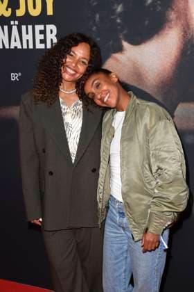 Joy Denalane und Hadnet Tesfai bei der Premiere der 3teiligen ARD Doku Filmreihe öMax und Joy - komm naeher (ab 8.5.205 in der ARD Mediathek) am 7.05.2025 in der Astor Filmlounge in Berlin ARD Doku Serie Max & Joy- komm naeher feiert Premiere in Berlin
