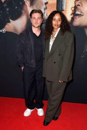 Jannik Schuemann und Joy Denalane bei der Premiere der 3teiligen ARD Doku Filmreihe öMax und Joy - komm naeher (ab 8.5.205 in der ARD Mediathek) am 7.05.2025 in der Astor Filmlounge in Berlin ARD Doku Serie Max & Joy- komm naeher feiert Premiere in Berlin