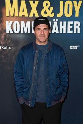 DJ Schowi bei der Premiere der 3teiligen ARD Doku Filmreihe öMax und Joy - komm naeher (ab 8.5.205 in der ARD Mediathek) am 7.05.2025 in der Astor Filmlounge in Berlin ARD Doku Serie Max & Joy- komm naeher feiert Premiere in Berlin 
