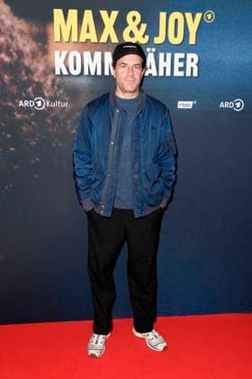 DJ Schowi bei der Premiere der 3teiligen ARD Doku Filmreihe öMax und Joy - komm naeher (ab 8.5.205 in der ARD Mediathek) am 7.05.2025 in der Astor Filmlounge in Berlin ARD Doku Serie Max & Joy- komm naeher feiert Premiere in Berlin 
