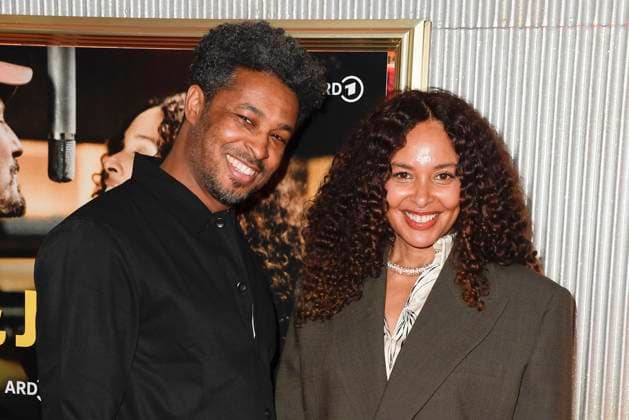 Sekou Neblett und Joy Denalane bei der Premiere der 3teiligen ARD Doku Filmreihe öMax und Joy - komm naeher (ab 8.5.205 in der ARD Mediathek) am 7.05.2025 in der Astor Filmlounge in Berlin ARD Doku Serie Max & Joy- komm naeher feiert Premiere in Berlin