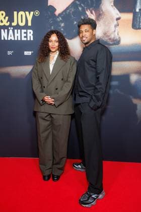 Premiere - Doku Serie Max & Joy Komm näher Joy Denalane und Sekou (Ahmed SÃ kou Neblett) bei der Premiere zur Doku-Serie Max & Joy Komm näher in der Astor Film Lounge am 07.05.2025 in Berlin. Copyright: xEventpressxKochanx