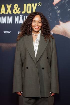 Premiere - Doku Serie Max & Joy Komm näher Joy Denalane bei der Premiere zur Doku-Serie Max & Joy Komm näher in der Astor Film Lounge am 07.05.2025 in Berlin. Copyright: xEventpressxKochanx