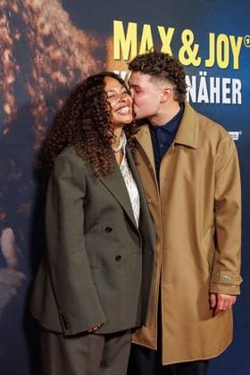 Premiere - Doku Serie Max & Joy Komm näher Joy Denalane und Isaiah Naledi Herre bei der Premiere zur Doku-Serie Max & Joy Komm näher in der Astor Film Lounge am 07.05.2025 in Berlin. Copyright: xEventpressxKochanx