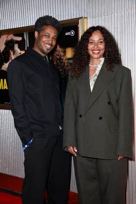 Sekou Neblett und Joy Denalane bei der Premiere der ARD Doku-Serie Max & Joy - Komm näher in der Astor Film Lounge. Berlin, 07.05.2025