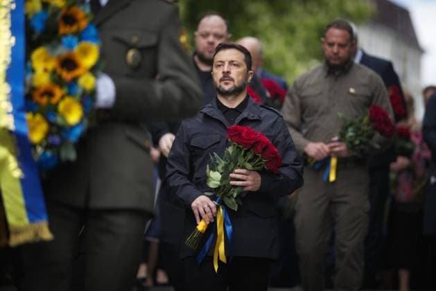 News Themen der Woche KW19 News Bilder des Tages Ukrainian President, Volodymyr Zelenskyy, participates in a World War II memorial service Ukrainian President, Volodymyr Zelenskyy, participates in a World War II memorial service, on May 8, 2025. Photo by PRESIDENT OF UKRAINE apaimages Ukraine Ukraine Ukraine 0805_Ukraine_UPA_00(1).jpeg Copyright: xapaimagesxPRESIDENTxOFxUKRAINEx xapaimagesx