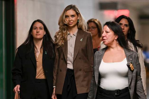 News Themen der Woche KW19 News Bilder des Tages vAlleged victim of Harvey Weinstein, Kaja Sokola (2L) arrives at Manhattan Criminal Court during his rape and sexual assault re-trial in New York on May 8, 2025. The former Miramax studio boss is charged in the New York with the 2006 sexual assault of Miriam Haley and the 2013 rape of Jessica Mann. He also faces a new count for an alleged sexual assault of a 19-year-old in 2006. Pool  NYX20250508208 ANGELAxWEISS