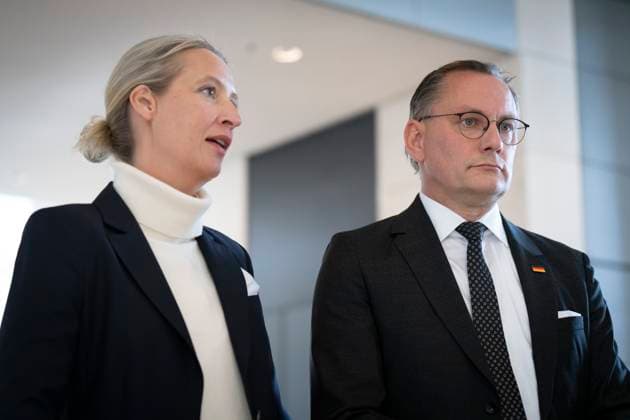 News Themen der Woche KW19 News Bilder des Tages AfD, Alice Weidel, Tino Chrupalla Bundestag, AfD, Pressestatement, Vorsitzende, Bundessprecherin, Alice Weidel, Vorsitzender, Bundessprecher, Tino Chrupalla Berlin Berlin GER *** AfD, Alice Weidel, Tino Chrupalla Bundestag, AfD, press statement, chairperson, federal spokesperson, Alice Weidel, chairperson, federal spokesperson, Tino Chrupalla Berlin Berlin GER
