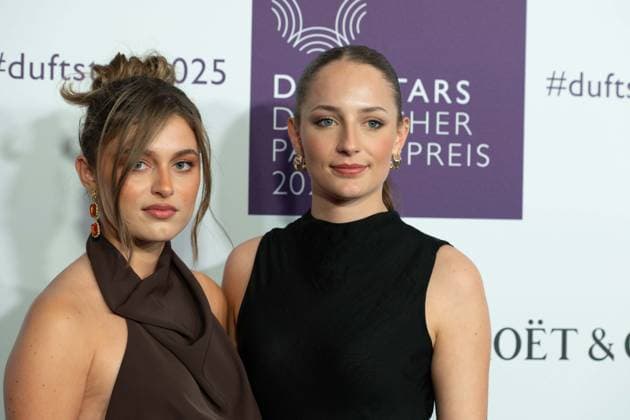 Jasmin ROEDIG, links, Begleiterin nicht identifiziert, bei den DUFTSTARS 2025 - Deutscher Parfumpreis Verleihung des deutschen Parfumpreises DUFTSTARS durch die Fragrance Foundation am 08.05.2025, Rheinterrassen, Duesseldorf.