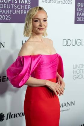 Janin ULLMANN, Moderatorin, bei den DUFTSTARS 2025 - Deutscher Parfumpreis Verleihung des deutschen Parfumpreises DUFTSTARS durch die Fragrance Foundation am 08.05.2025, Rheinterrassen, Duesseldorf.