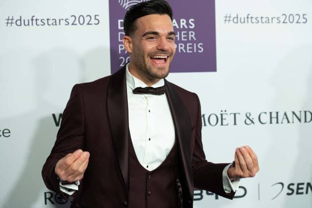 Stefano ZARRELLA, Portraet, Porträt, Portrait, Angeschnittenes Einzelbild, Einzelmotiv, bei den DUFTSTARS 2025 - Deutscher Parfumpreis Verleihung des deutschen Parfumpreises DUFTSTARS durch die Fragrance Foundation am 08.05.2025, Rheinterrassen, Duesseldorf.