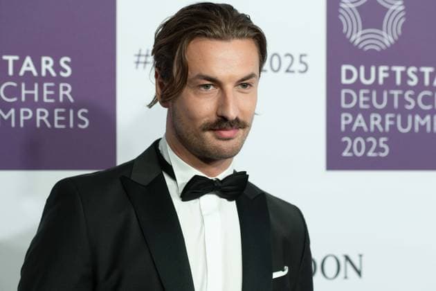 Nicolas PUSCHMANN, Portraet, Porträt, Portrait, Angeschnittenes Einzelbild, Einzelmotiv, bei den DUFTSTARS 2025 - Deutscher Parfumpreis Verleihung des deutschen Parfumpreises DUFTSTARS durch die Fragrance Foundation am 08.05.2025, Rheinterrassen, Duesseldorf.