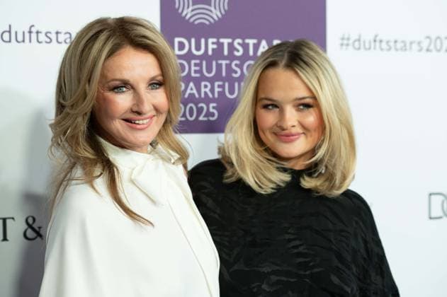 Frauke LUDOWIG, Moderatorin, mit ihrer Tochter Nele LUDOWIG, Moderatorin, Portraet, Porträt, Portrait, Angeschnittenes Einzelbild, Einzelmotiv, bei den DUFTSTARS 2025 - Deutscher Parfumpreis Verleihung des deutschen Parfumpreises DUFTSTARS durch die Fragrance Foundation am 08.05.2025, Rheinterrassen, Duesseldorf.
