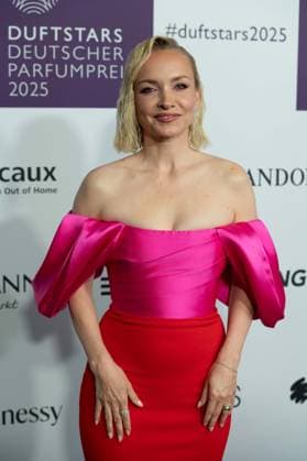 Janin ULLMANN, Moderatorin, bei den DUFTSTARS 2025 - Deutscher Parfumpreis Verleihung des deutschen Parfumpreises DUFTSTARS durch die Fragrance Foundation am 08.05.2025, Rheinterrassen, Duesseldorf.