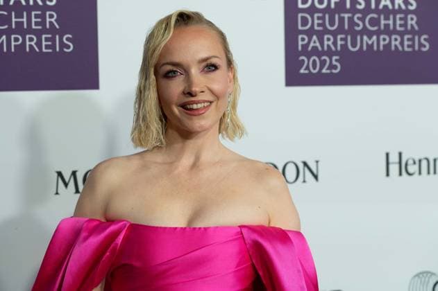Janin ULLMANN, Moderatorin, bei den DUFTSTARS 2025 - Deutscher Parfumpreis Verleihung des deutschen Parfumpreises DUFTSTARS durch die Fragrance Foundation am 08.05.2025, Rheinterrassen, Duesseldorf.