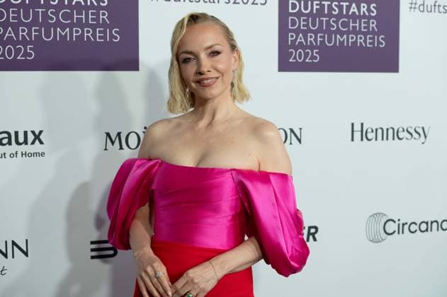 Janin ULLMANN, Moderatorin, bei den DUFTSTARS 2025 - Deutscher Parfumpreis Verleihung des deutschen Parfumpreises DUFTSTARS durch die Fragrance Foundation am 08.05.2025, Rheinterrassen, Duesseldorf.