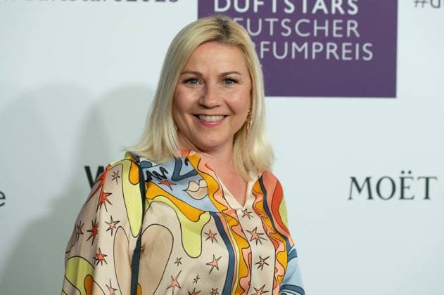 Aleksandra Aleks BECHTEL, Moderatorin, Portraet, Porträt, Portrait, Angeschnittenes Einzelbild, Einzelmotiv, bei den DUFTSTARS 2025 - Deutscher Parfumpreis Verleihung des deutschen Parfumpreises DUFTSTARS durch die Fragrance Foundation am 08.05.2025, Rheinterrassen, Duesseldorf.