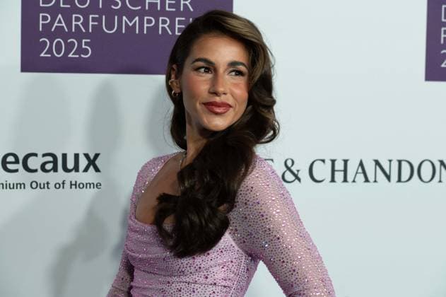 Sarah ENGELS, Saengerin, Portraet, Porträt, Portrait, Angeschnittenes Einzelbild, Einzelmotiv, bei den DUFTSTARS 2025 - Deutscher Parfumpreis Verleihung des deutschen Parfumpreises DUFTSTARS durch die Fragrance Foundation am 08.05.2025, Rheinterrassen, Duesseldorf.