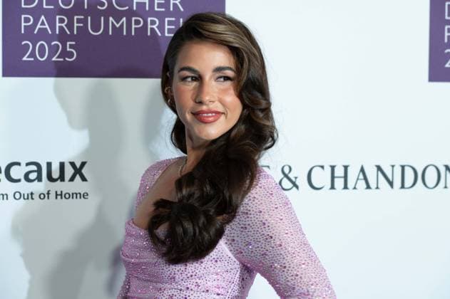 Sarah ENGELS, Saengerin, Portraet, Porträt, Portrait, Angeschnittenes Einzelbild, Einzelmotiv, bei den DUFTSTARS 2025 - Deutscher Parfumpreis Verleihung des deutschen Parfumpreises DUFTSTARS durch die Fragrance Foundation am 08.05.2025, Rheinterrassen, Duesseldorf.