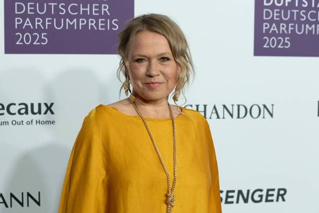 Nova MEIERHENRICH, Moderatorin, Portraet, Porträt, Portrait, Angeschnittenes Einzelbild, Einzelmotiv, bei den DUFTSTARS 2025 - Deutscher Parfumpreis Verleihung des deutschen Parfumpreises DUFTSTARS durch die Fragrance Foundation am 08.05.2025, Rheinterrassen, Duesseldorf.