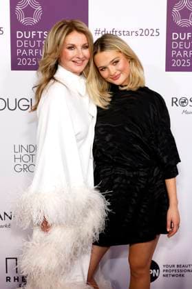 Moderatorin Frauke Ludowig mit ihrer Tochter Model Nele Ludowig bei den DUFTSTARS 2025 - Deutscher Parfumpreis mit Verleihung des deutschen Parfumpreises DUFTSTARS durch die Fragrance Foundation om dem Rheinterrassen. Düsseldorf, 08.05.2025 NRW Deutschland Copyright: xChristophxHardtx