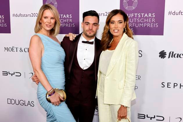 Model Monica Meier-Ivancan, Food-Influencer Stefano Zarrella und Moderatorin Jana Ina Zarrella bei den DUFTSTARS 2025 - Deutscher Parfumpreis mit Verleihung des deutschen Parfumpreises DUFTSTARS durch die Fragrance Foundation om dem Rheinterrassen. Düsseldorf, 08.05.2025 NRW Deutschland Copyright: xChristophxHardtx