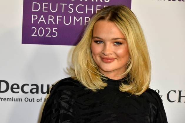 Nele Ludowig Model zu Gast auf dem blauen Teppich bei der Verleihung der Duftstars 2025 Deutscher Parfumpreis der Fragrance Foundation in den Rheinterrassen am 08.05.2025 Duesseldorf NRW Deutschland