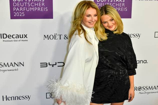 Frauke Ludowig Moderatorin mit tochter Nele zu Gast auf dem blauen Teppich bei der Verleihung der Duftstars 2025 Deutscher Parfumpreis der Fragrance Foundation in den Rheinterrassen am 08.05.2025 Duesseldorf NRW Deutschland