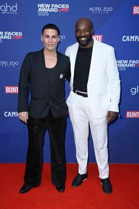 Aristo Luis mit Gast bei der Verleihung der Bunte New Faces Awards Film 2025 im Delphi Filmpalast. Berlin, 08.05.2025