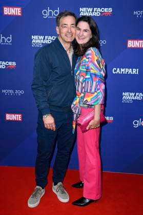Jan Sosniok mit Ehefrau Nadine bei der Verleihung der Bunte New Faces Awards Film 2025 im Delphi Filmpalast. Berlin, 08.05.2025