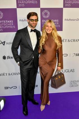 Paulina Kurka - Deml und Philip Deml zu Gast auf dem blauen Teppich bei der Verleihung der Duftstars 2025 Deutscher Parfumpreis der Fragrance Foundation in den Rheinterrassen am 08.05.2025 Duesseldorf NRW Deutschland