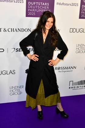 Joyce Claudia Ilg deutsche Schauspielerin, Moderatorin, zu Gast auf dem blauen Teppich bei der Verleihung der Duftstars 2025 Deutscher Parfumpreis der Fragrance Foundation in den Rheinterrassen am 08.05.2025 Duesseldorf NRW Deutschland