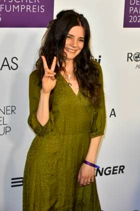 Joyce Claudia Ilg deutsche Schauspielerin, Moderatorin, zu Gast auf dem blauen Teppich bei der Verleihung der Duftstars 2025 Deutscher Parfumpreis der Fragrance Foundation in den Rheinterrassen am 08.05.2025 Duesseldorf NRW Deutschland