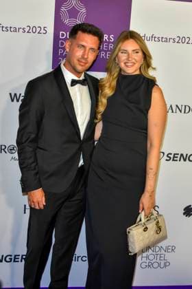 Tobias und Maren Wolf, zu Gast auf dem blauen Teppich bei der Verleihung der Duftstars 2025 Deutscher Parfumpreis der Fragrance Foundation in den Rheinterrassen am 08.05.2025 Duesseldorf NRW Deutschland