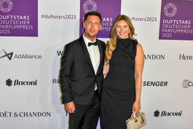 Tobias und Maren Wolf, zu Gast auf dem blauen Teppich bei der Verleihung der Duftstars 2025 Deutscher Parfumpreis der Fragrance Foundation in den Rheinterrassen am 08.05.2025 Duesseldorf NRW Deutschland