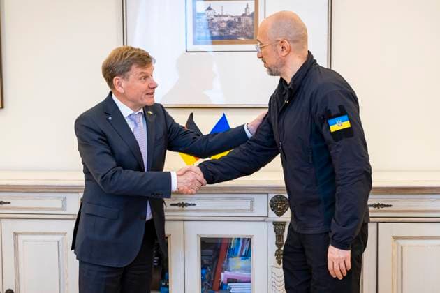 News Themen der Woche KW19 Johann Wadephul (CDU), Bundesaussenminister, reist nach Lwiw Ukraine zu einem informellen Treffen der EU-Aussenministerinnen und Aussenminister. Hier mit dem Denys Schmyhal, Premierminister der Ukraine, Lwiw, 09.05.2025. Fotografiert im Auftrag des Auswaertigen Amtes Lwiw Ukraine *** Johann Wadephul CDU , Federal Foreign Minister, travels to Lviv Ukraine for an informal meeting of EU Foreign Ministers Here with Denys Schmyhal, Prime Minister of Ukraine, Lviv, 09 05 2025 Photographed on behalf of the Federal Foreign Office Lviv Ukraine Copyright: xThomasxImo AAx