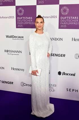 Moderatorin Annika Lau bei den DUFTSTARS 2025 - Deutscher Parfumpreis mit Verleihung des deutschen Parfumpreises DUFTSTARS durch die Fragrance Foundation om dem Rheinterrassen. Düsseldorf, 08.05.2025 NRW Deutschland Copyright: xChristophxHardtx