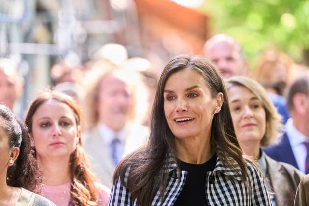 Entertainment Themen der Woche KW19 Queen Letizia Visits to the permanent book fair ˜Cuesta de Moyano™ in Madrid Queen Letizia of Spain visits to the permanent book fair ˜Cuesta de Moyano™ on May 9, 2025 in Madrid, Spain Photo by IMAGO MPG Madrid Cuesta de Moyano Madrid Spain  Copyright: xMPGx