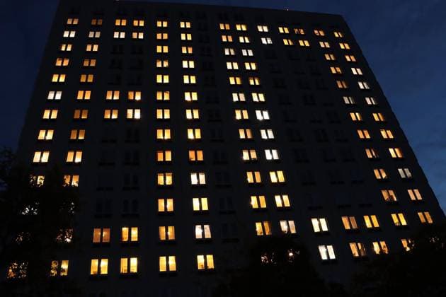 News Themen der Woche KW19 News Bilder des Tages USA, NEW YORK CITY - MAY 9, 2025: Windows of a residential building of the Permanent Mission of Russia to the United Nations are lit up to shape numbers 8 and 0 to mark the 80th anniversary of the victory over Nazi Germany in World War II. Denis Akishev TASS  80478809