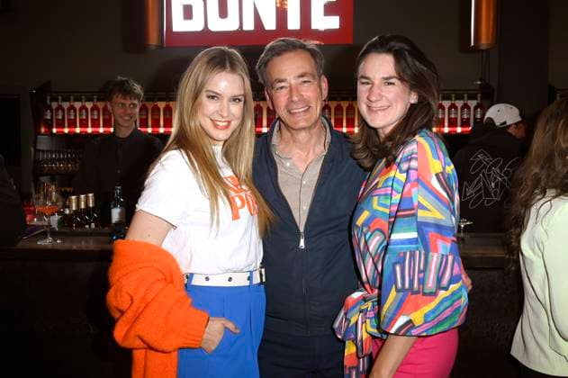 Nina Ensmann und Jan Sosniok mit Ehefrau Nadine bei der Verleihung der Bunte New Faces Awards Film 2025 im Delphi Filmpalast. Berlin, 08.05.2025